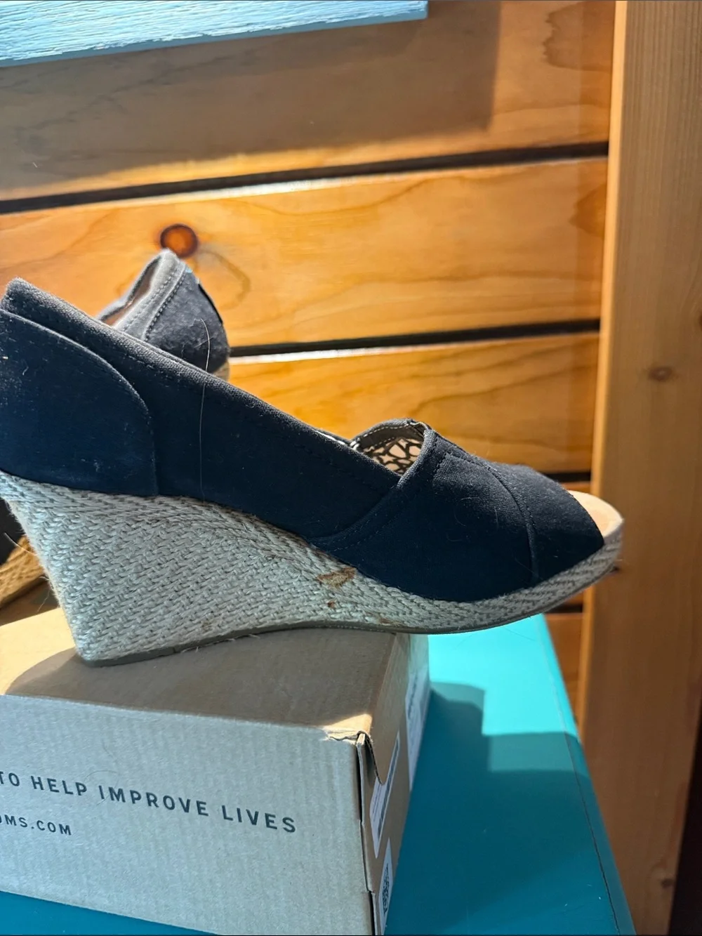 Toms black canvas